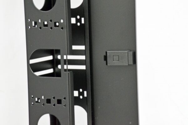 Бічний організатор кабелю з кришкою, для шаф MGSE 45U, чорний. - Зображення 3