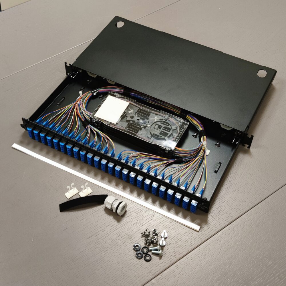 ВО патч-панель LAN1 з 48xLC Duplex адапт., 96 пігтейлів, сплайс-касетами MFT, SMF-28Ultra, SM, 1U, чорна, Corning - Зображення 2