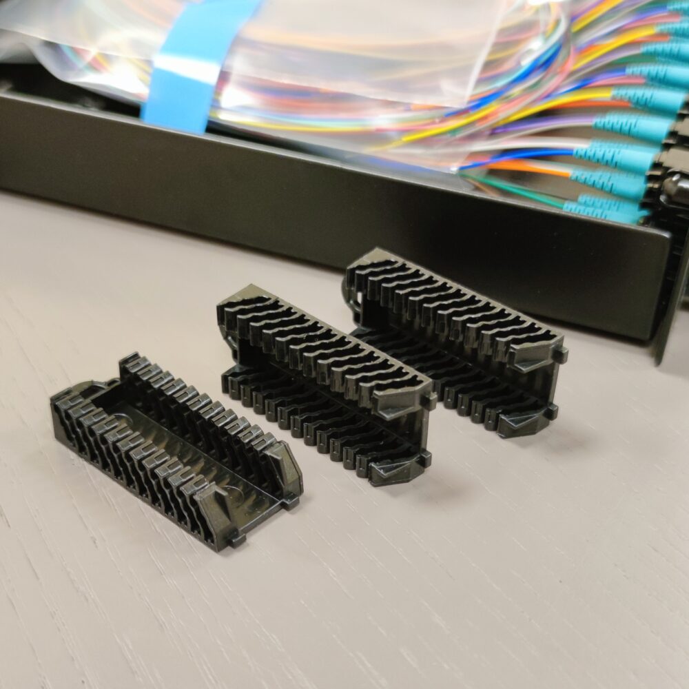 Патч-панель оптична висувна, 48xLC Duplex адаптерів OM3/ОМ4 та 96 пігтейлів, splice bridge, MM, 1U, чорна, Corning - Зображення 4