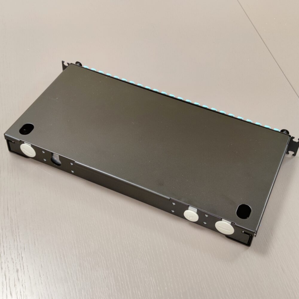 Патч-панель оптична висувна, 48xLC Duplex адаптерів OM3/ОМ4 та 96 пігтейлів, splice bridge, MM, 1U, чорна, Corning - Зображення 5